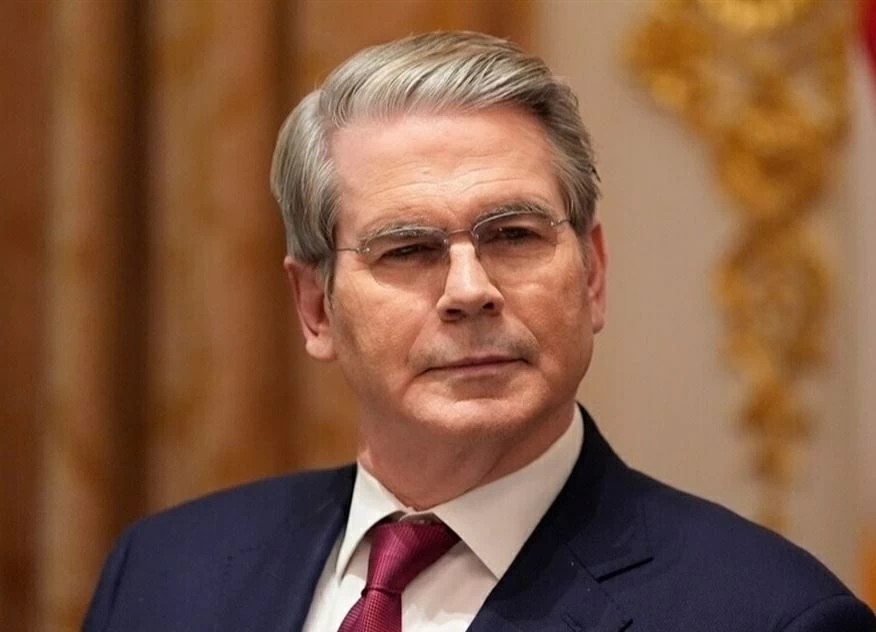 وزير الخزانة الأمريكي يحذّر الدول التي تشتري النفط الإيراني