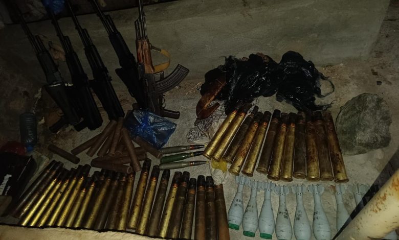 قوات المنطقة العسكرية الثانية تحبط محاولة تهريب أسلحة ومتفجرات