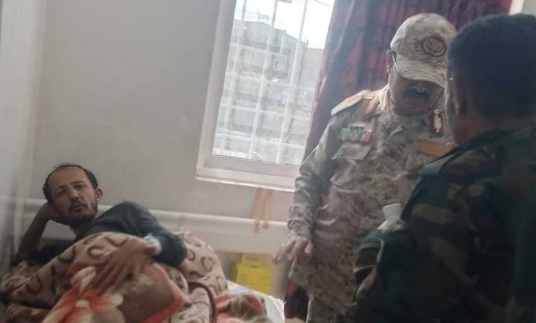 رئيس أركان محور تعز يتفقد جرحى الجيش في هيئة مستشفى الثورة