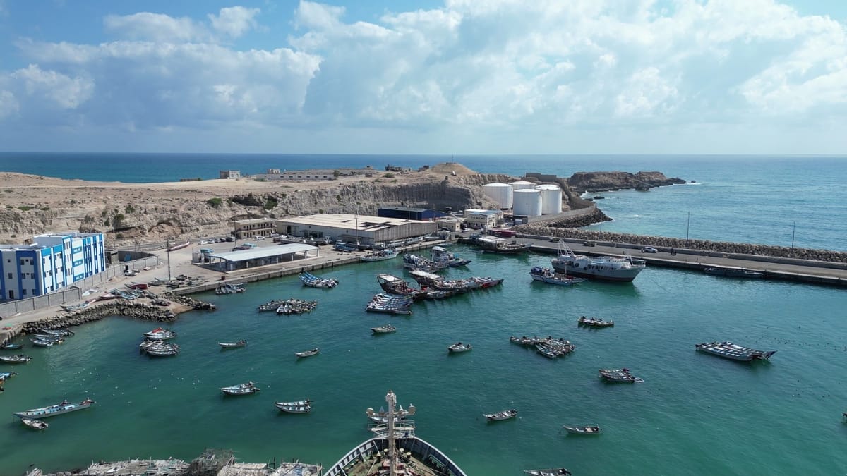 بتوجيهات رئاسية.. بدء إجراءات استئناف النشاط الملاحي والتجاري في ميناء نشطون بالمهرة