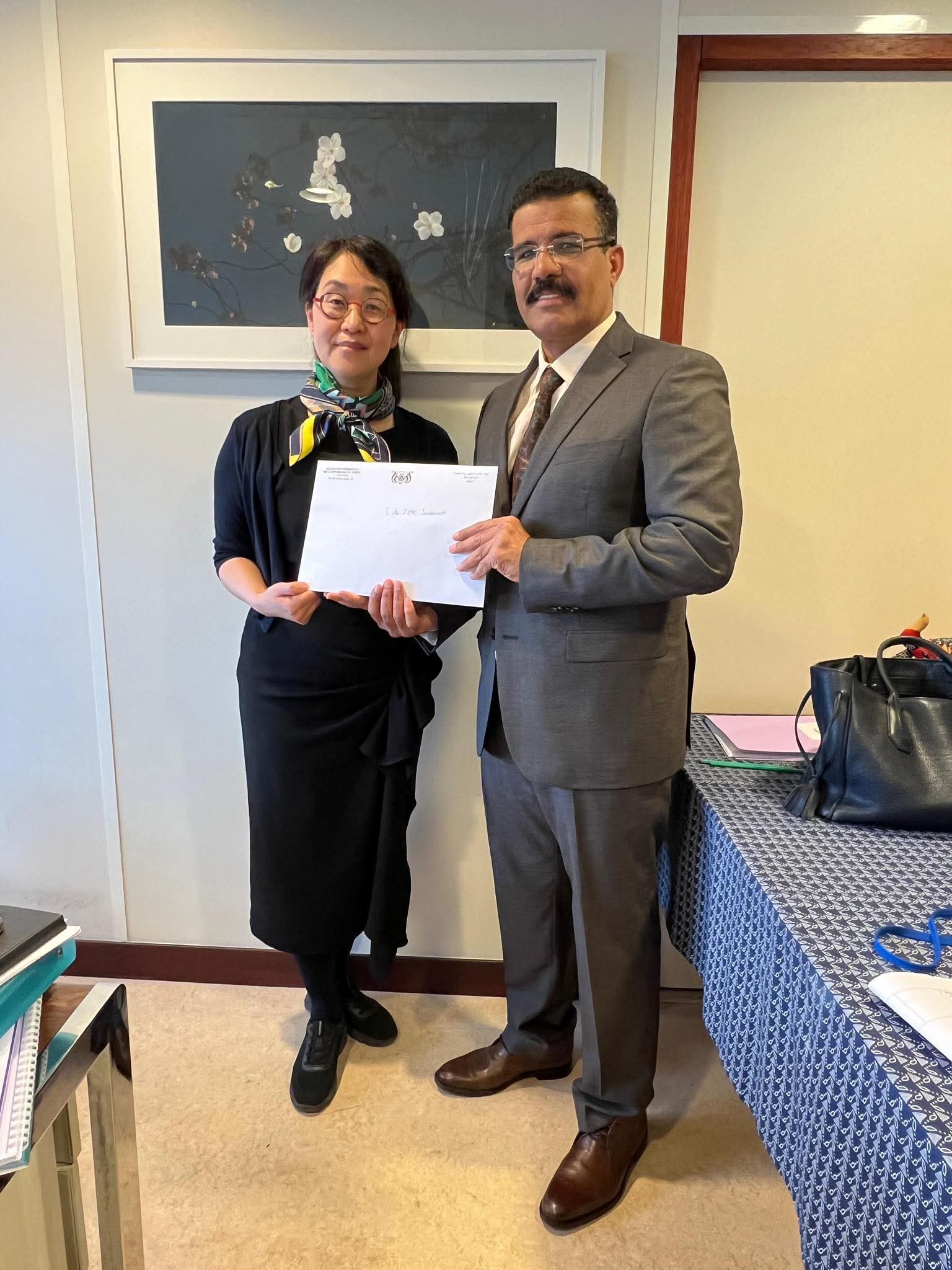 اليمن يسلم ملف “خط المسند” لليونسكو لإدراجه على قائمة التراث العالمي