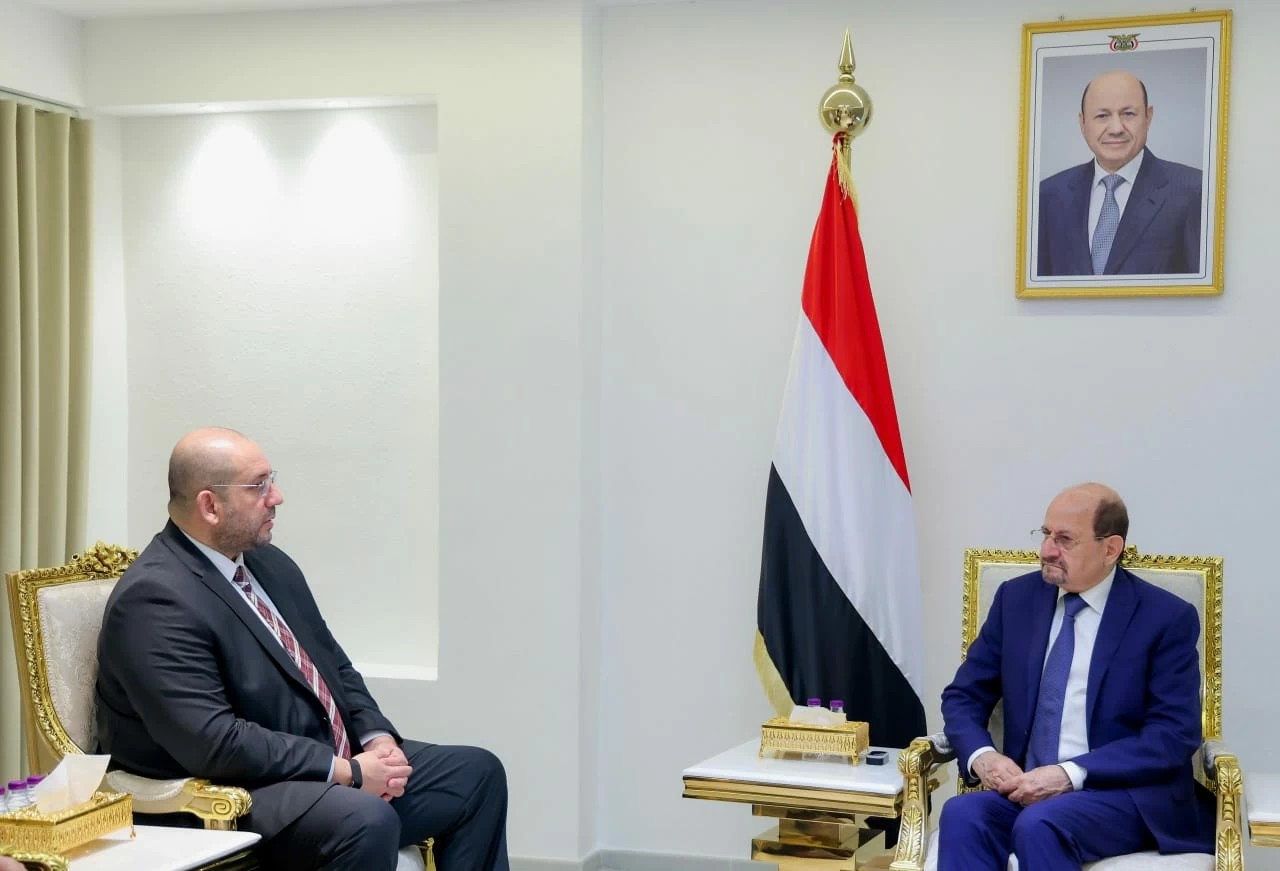 رئيس الوزراء يؤكد ضرورة التصدي لشبكات التهريب والاتجار بالبشر