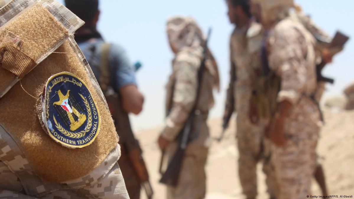 قوات من الانتقالي “المنحل” تُعلن عدم الخضوع لأوامر الحكومة ورفض الدمج في وزارة الدفاع