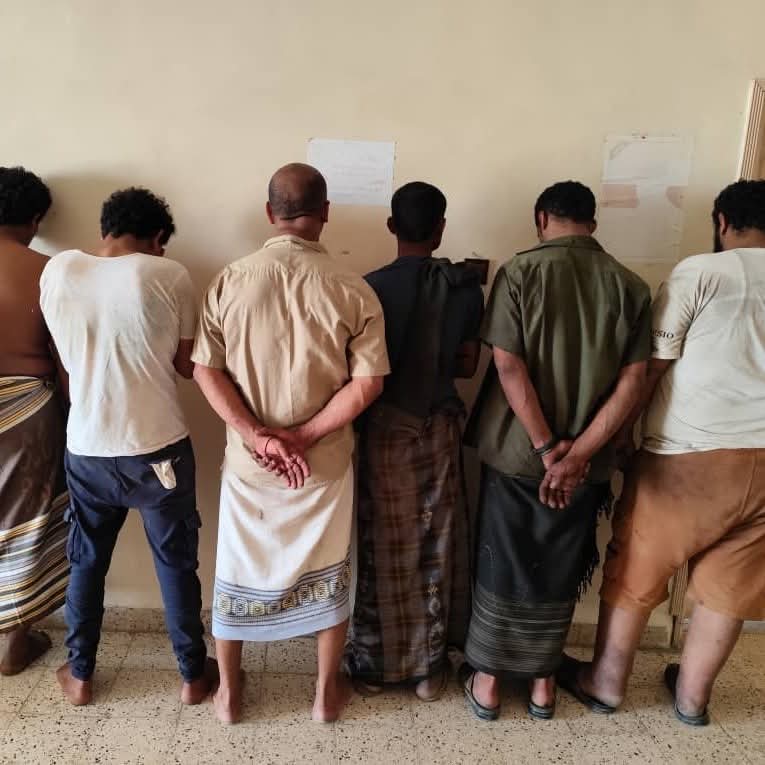 ضبط خلية إجرامية واستعادة منهوبات الدولة وممتلكات مواطنين في المهرة (صور)