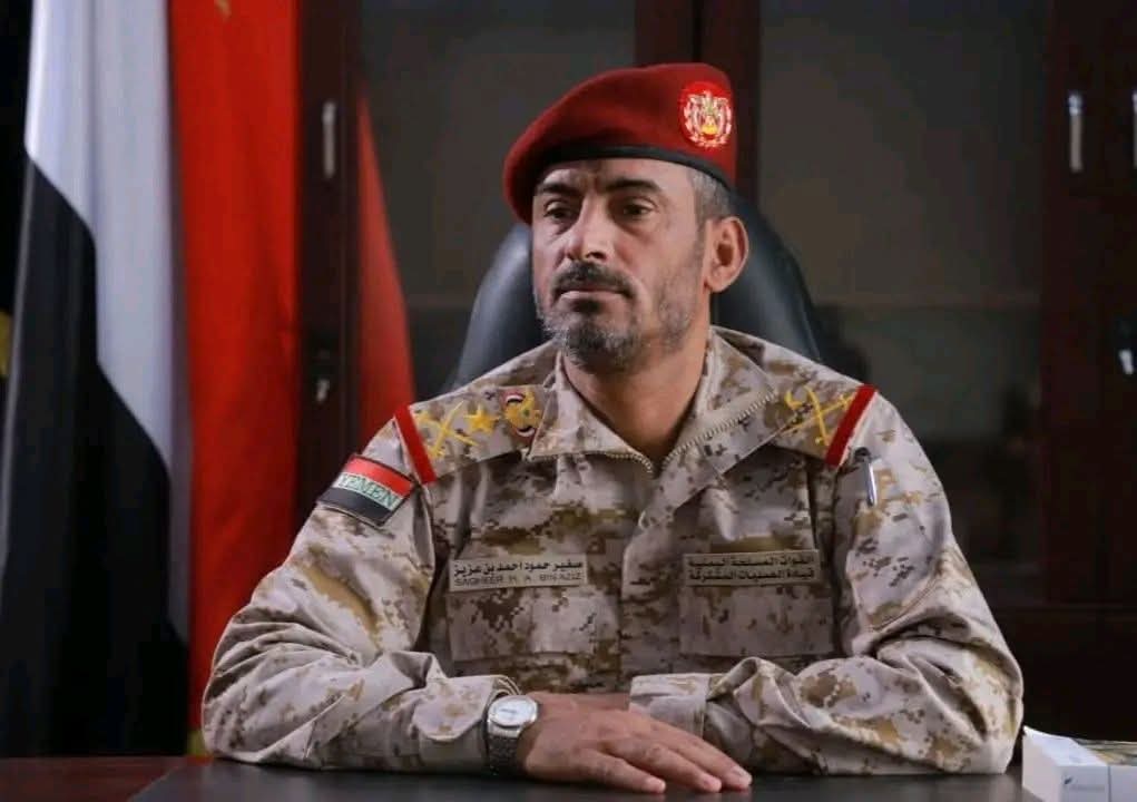 رئيس الأركان يبارك تشكيل الحكومة ويهنئ الفريق الركن العقيلي بنيله ثقة القيادة وزيراً للدفاع