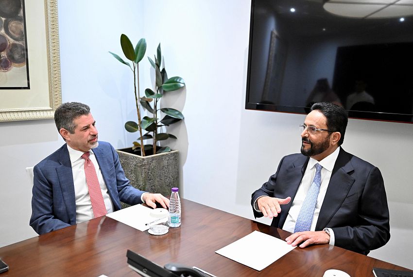 العرادة يدعو المجتمع الدولي إلى مساندة الحكومة والشعب اليمني