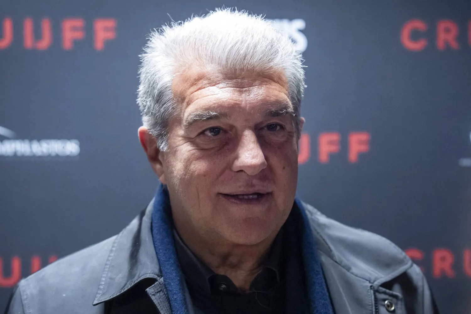 لابورتا يدافع عن قراره بعدم التعاقد مع ميسي