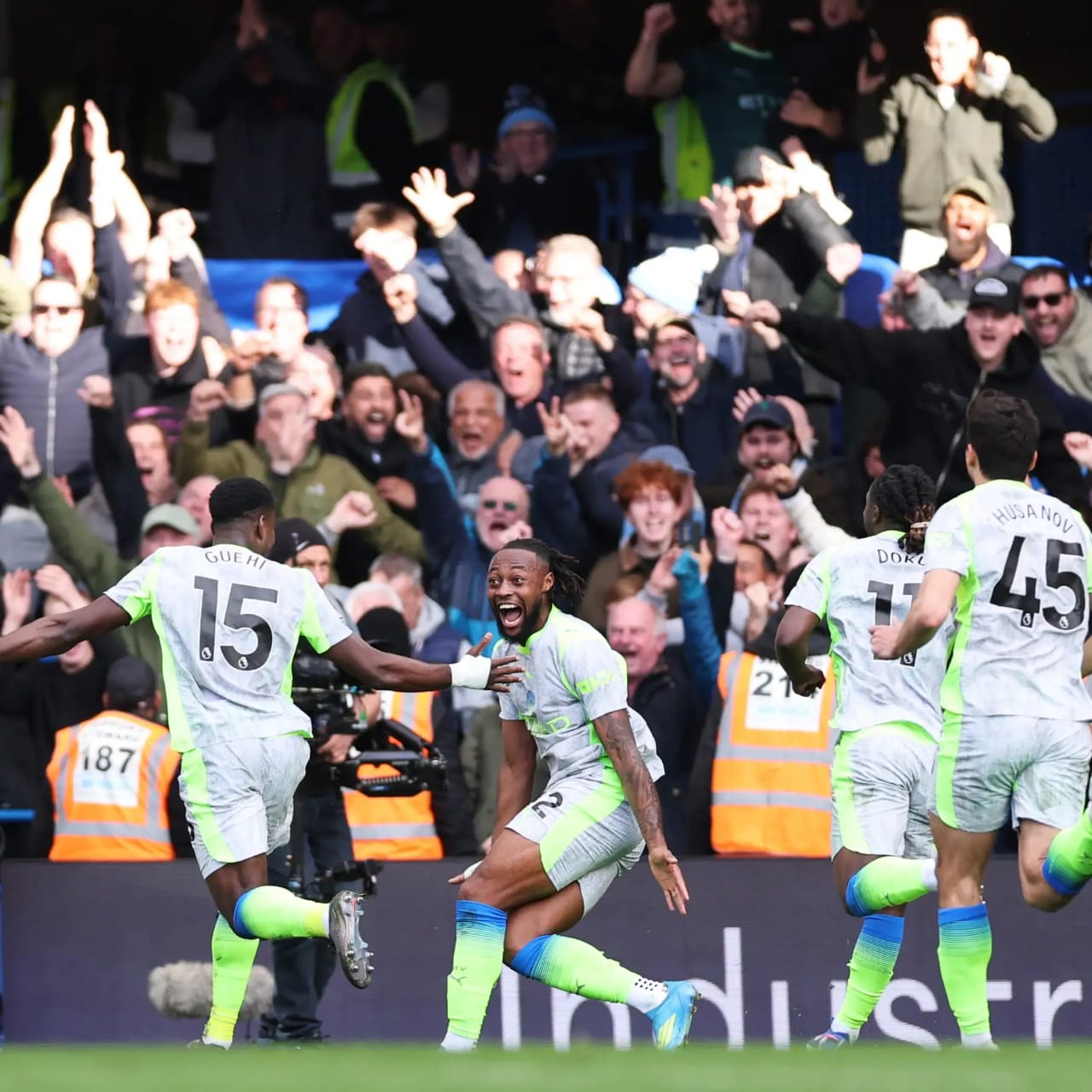 البريميرليج يشتعل.. مانشستر سيتي يقبل هدية آرسنال ويهين تشيلسي