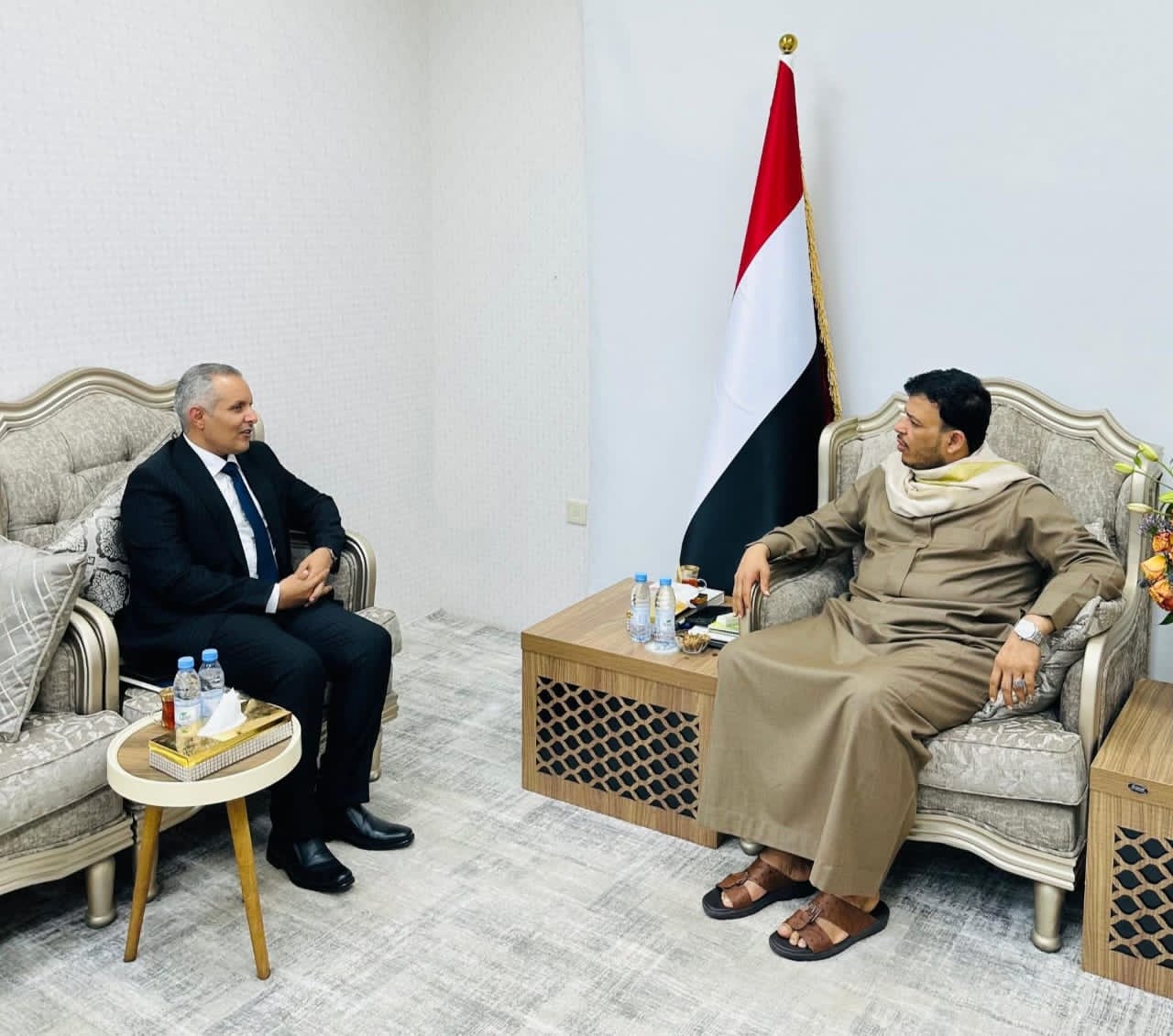 النائب عبدالله العليمي يلتقي وزير الشؤون الاجتماعية والعمل مختار اليافعي ويؤكد الإلتزام بأولويات المرحلة المقبلة