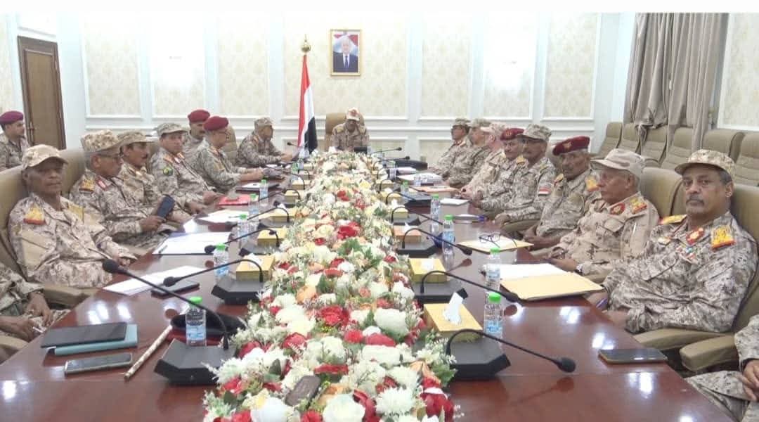 اجتماع برئاسة نائب رئيس هيئة الأركان العامة يناقش الأوضاع العسكرية والأمنية