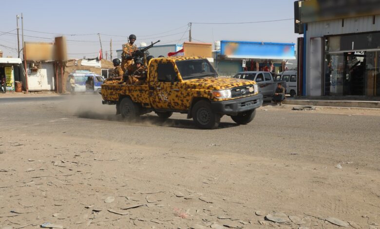 حاول الهرب متنكراً إلى الحوثيين.. شرطة مأرب تضبط مطلوب أمني في قضية اختطاف “أجنبي”