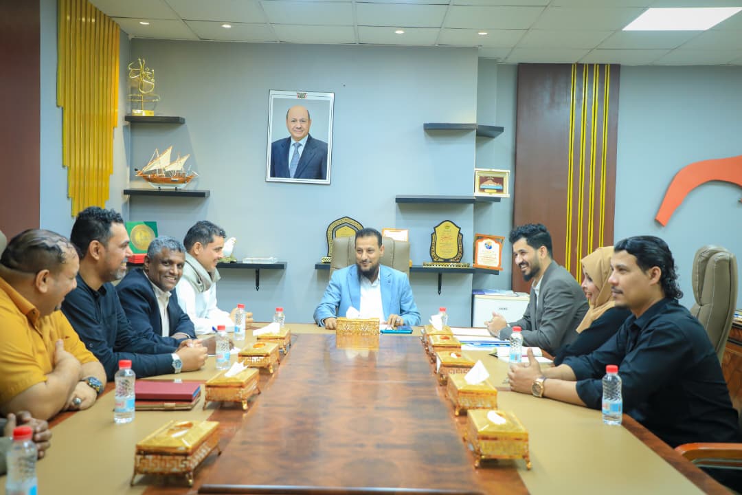شيخ يؤكد حرص السلطة المحلية بعدن على دعم وتشجيع العمل المدني