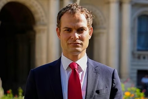 وزير الدولة البريطاني يؤكد التزام بلاده بالسلام والازدهار الدائمين في اليمن