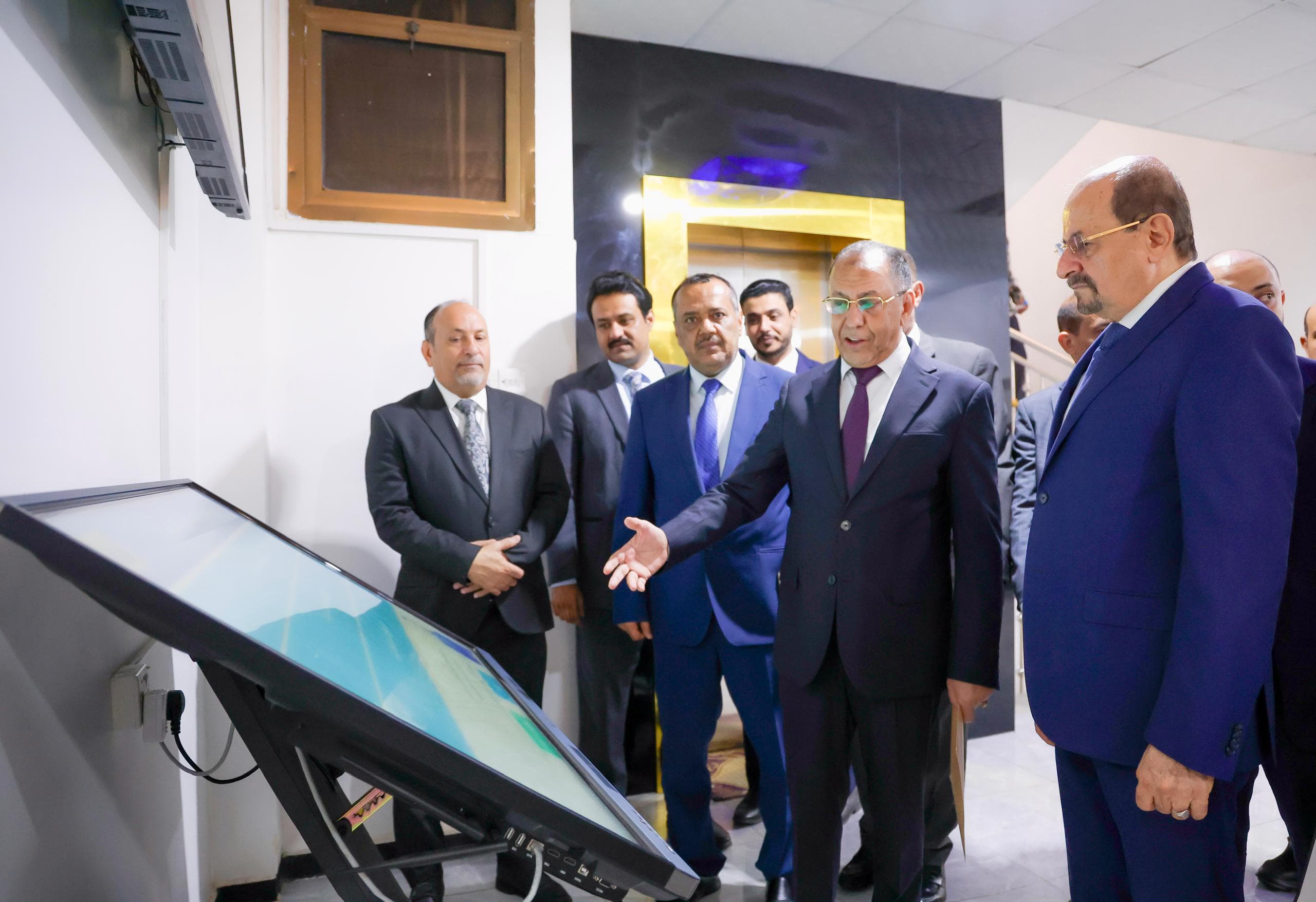 رئيس الوزراء يزور وزارة الصناعة ويؤكد على تحديث آليات الرقابة واعتماد الرقمنة