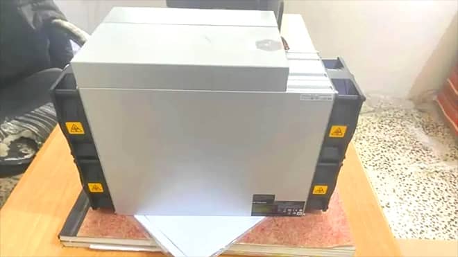 للمرة الثانية.. ضبط جهاز تعدين عملات رقمية متطور في المهرة