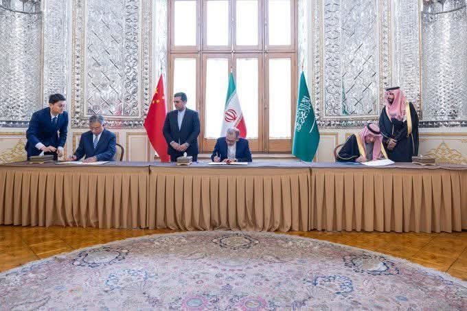 اجتماع ثلاثي بين إيران والسعودية والصين يدعو إلى حل سياسي في اليمن